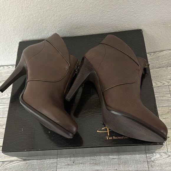 B Makowsky Dark Brown Leather Booties Size 5.5 - Picture 9 of 14